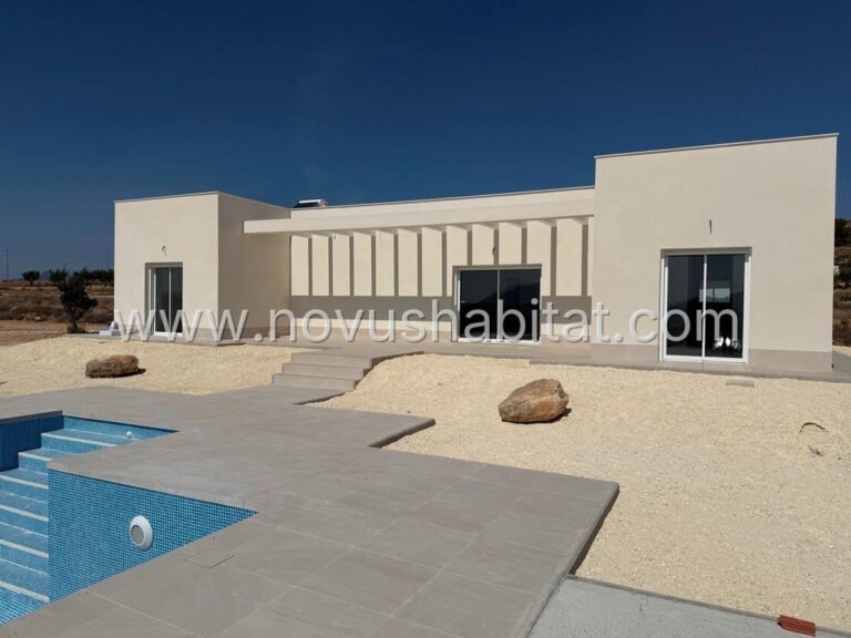 Villa in Pinoso - N9374