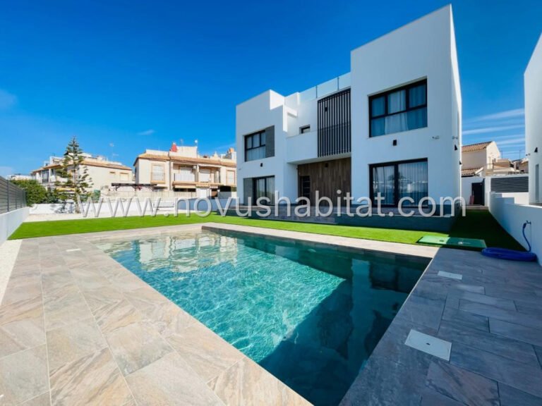 Villa in Torrevieja - 422450