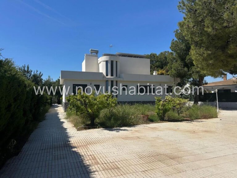 Villa í San Vicente del Raspeig - 486502