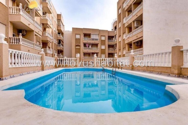 Apartment in Torrevieja - 529758