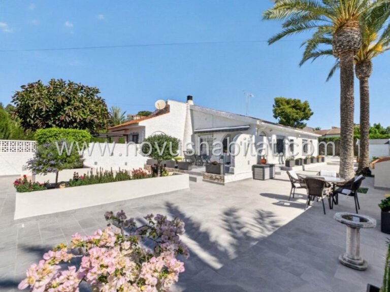 Villa in Torrevieja - 535395