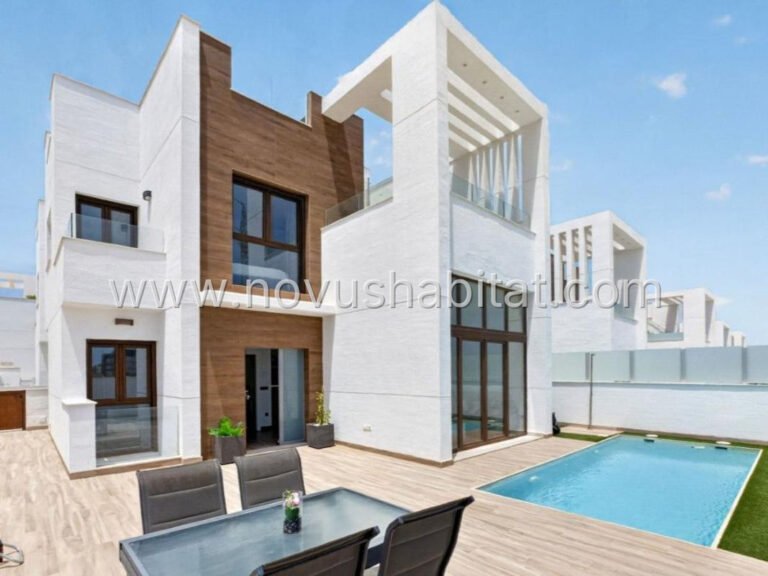 Villa í Torrevieja - 549263