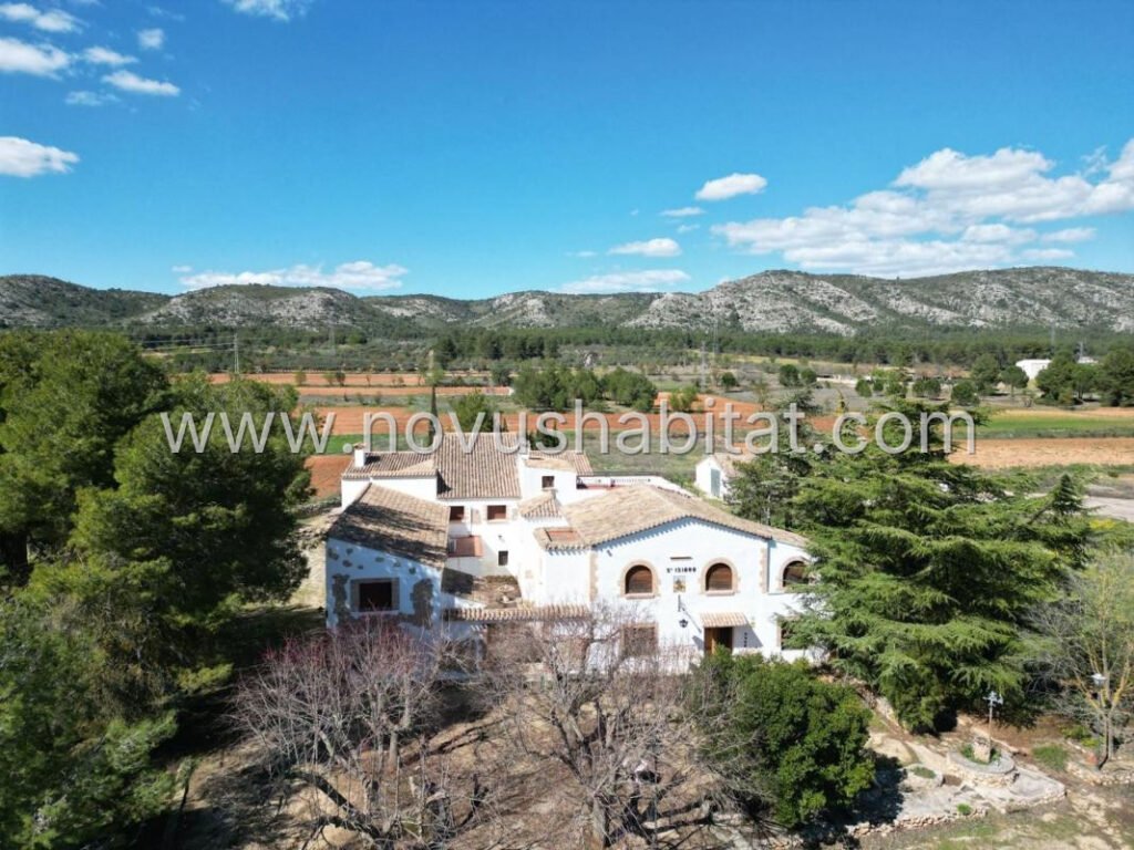 Commercial in Banyeres de Mariola - 558505 – foto 1