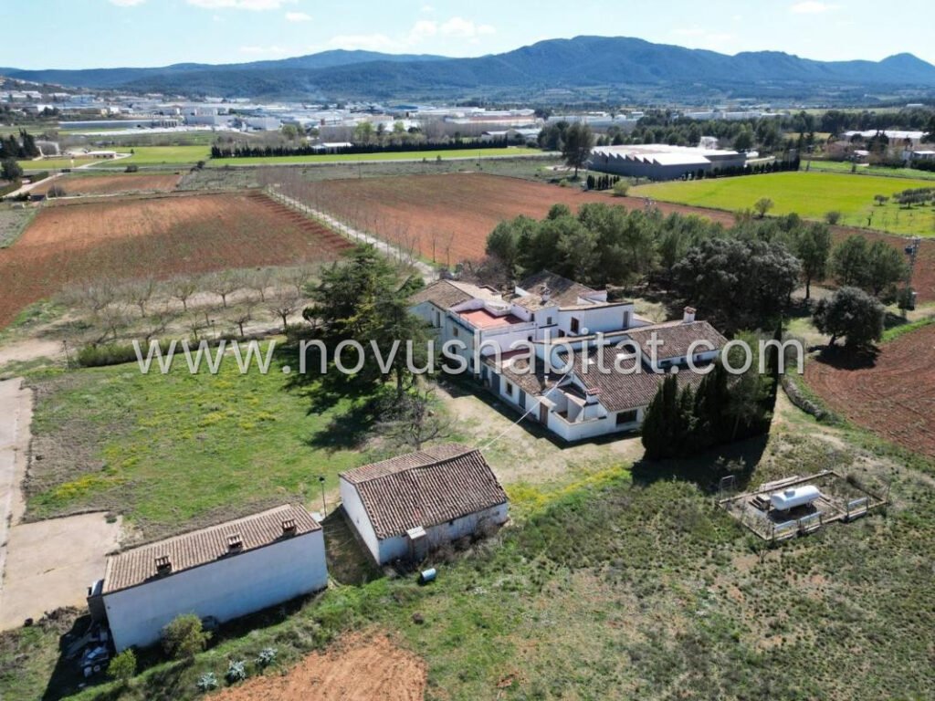 Commercial in Banyeres de Mariola - 558505 – foto 4