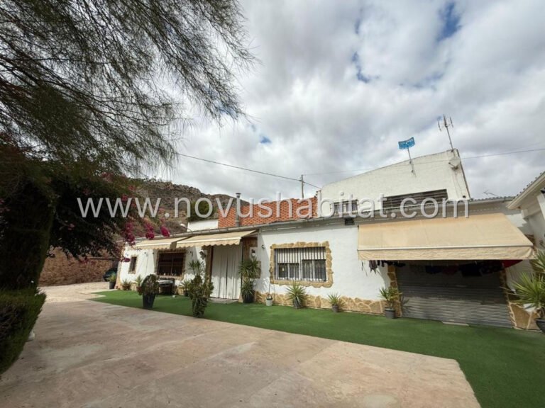 Villa en Petrer - 621111