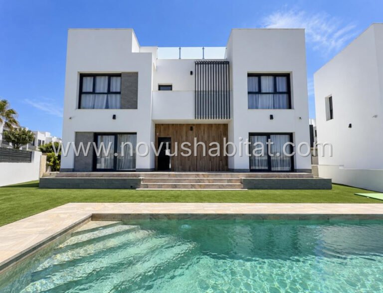 Villa in Torrevieja - 632806