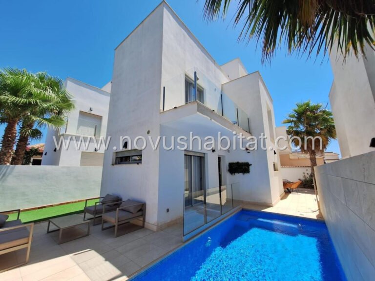 Villa í Torrevieja - 618035