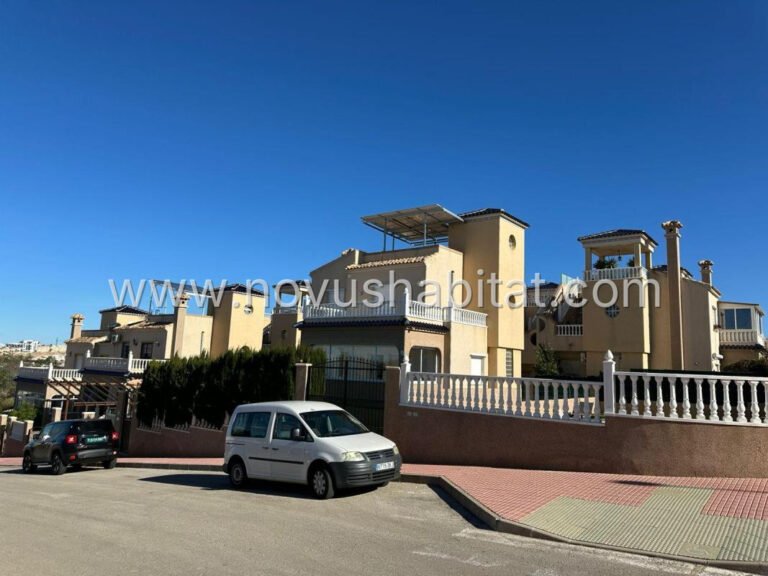 Villa in Torrevieja - 619027