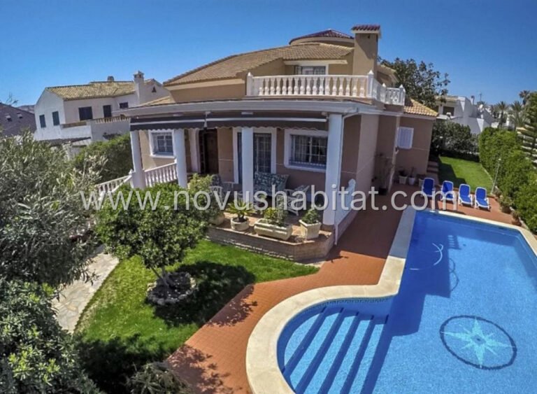 Villa in Torrevieja - 619012