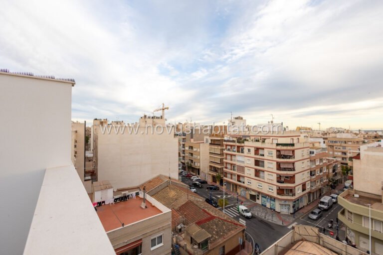 Apartamento en Torrevieja - 230-PH-003539 - foto 17