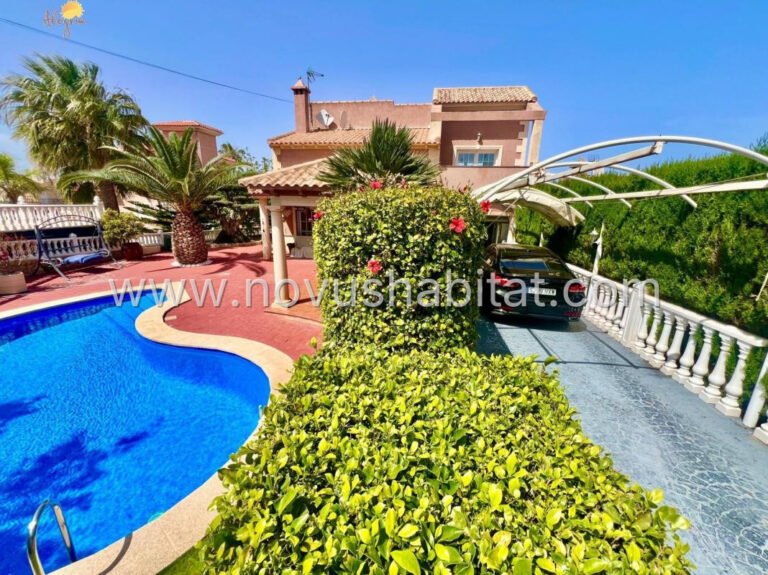 Villa í Torrevieja - 604287