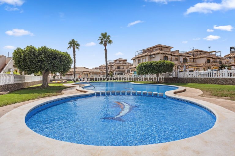 Semi-detached house en Lomas de Cabo Roig - ATH-68356 - foto 17